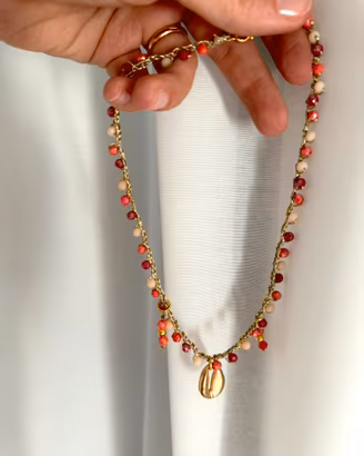 Collana choker con cristalli e ciondolo conchiglia