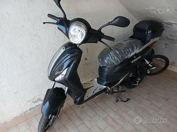 Scooter elettrico zeetek no bollo no assicurazione