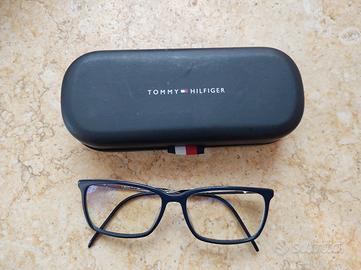 occhiali Tommy Hilfiger con lenti anti luce blu