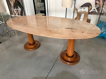 Tavolo con ripiano in marmo