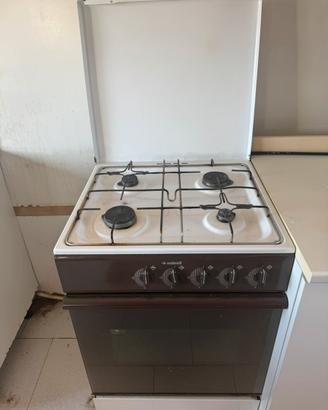 Indesit fornello