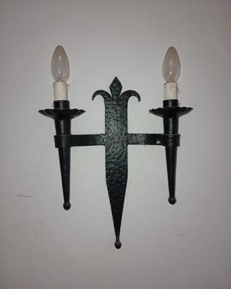 Applique a due luci in ferro battuto