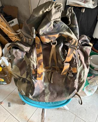 Zaino militare + 2 sacchi a pelo + borraccia