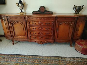 Grande credenza classica intagliata