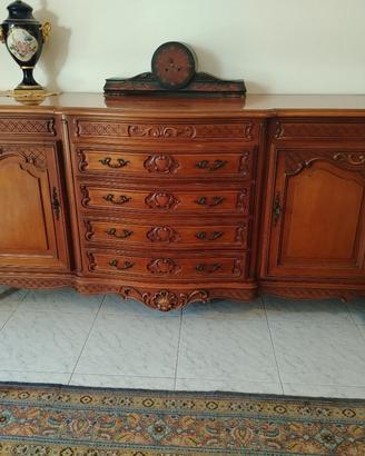 Grande credenza classica intagliata