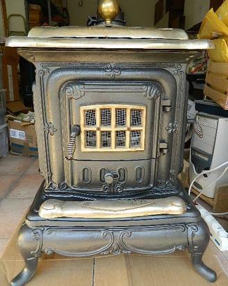 Stufa a legna in ghisa parlov stove
