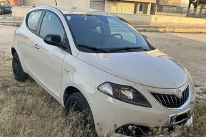 Lancia Ypsilon 0.9 TwinAir 5 pt. BenzMetano Silver