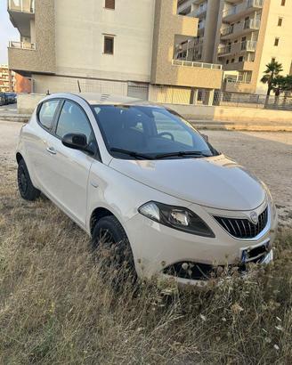 Lancia Ypsilon 0.9 TwinAir 5 pt. BenzMetano Silver