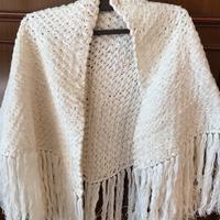 Scialle elegante di lana e frange con lurex