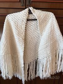 Scialle elegante di lana e frange con lurex