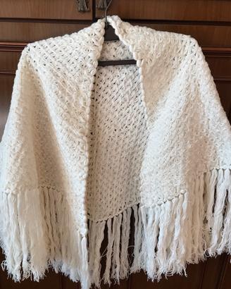 Scialle elegante di lana e frange con lurex