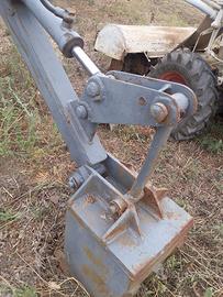 Retroescavatore per trattore