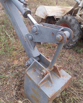 Retroescavatore per trattore