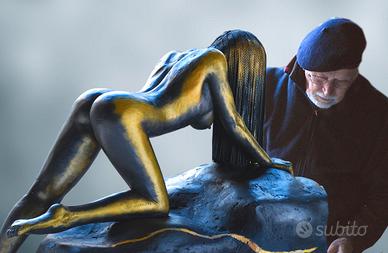 Riflessi dorati su Venere ( donna su scoglio )