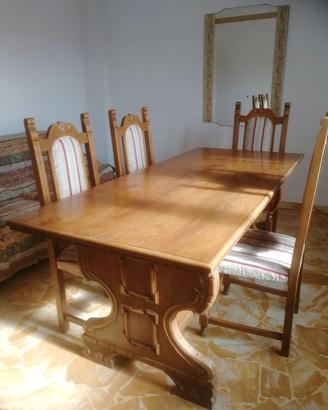 Tavolo antico e sedie