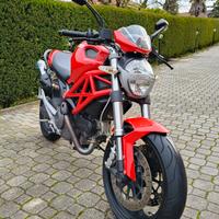Ducati Monster 696