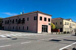 Locale commerciale mq 419