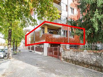 AMPIO APPARTAMENTO DI 180 MQ CON ASCENSORE