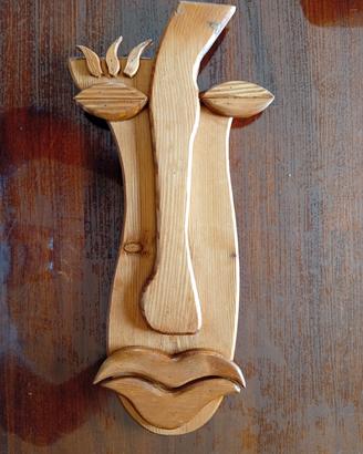 volto astratto in legno 