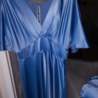 Abito da cerimonia con pochette abbinata