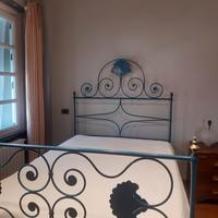 Letto ferro battuto, poltrona in cuoio