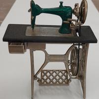 Accendino vintage macchina per cucire 