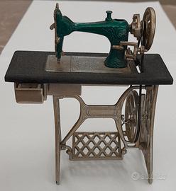 Accendino vintage macchina per cucire 