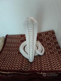 scultura raffigurante cobra in ceramica 