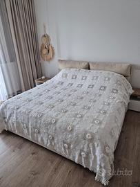 Copriletto artigianale all’uncinetto