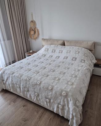 Copriletto artigianale all’uncinetto