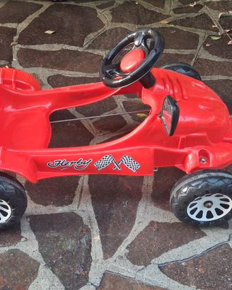 Macchina a pedali per bambini 