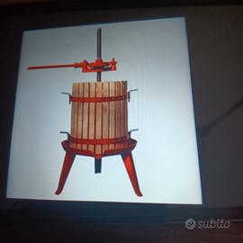 torchio a leva e pigiatrice diraspatri per il vino