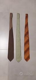 Lotto di 3 cravatte. Vari colori e brand
