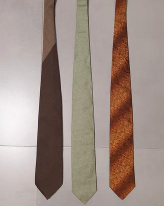 Lotto di 3 cravatte. Vari colori e brand
