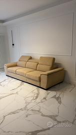 Divano in tessuto lavabile