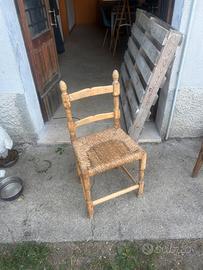 Sedia in legno con seduta in paglia