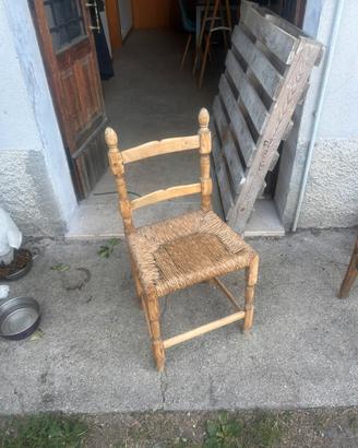 Sedia in legno con seduta in paglia