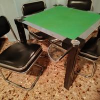 Tavolo e sedie per salone