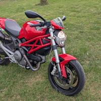 Ducati Monster 696 plus