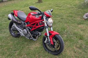 Ducati Monster 696 plus