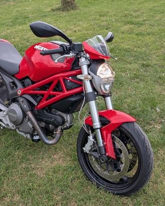 Ducati Monster 696 plus