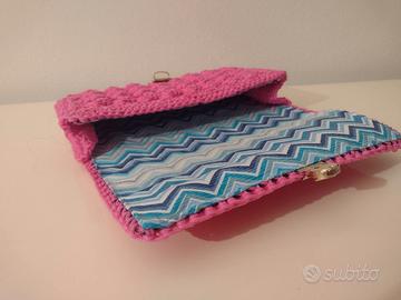 Pochette fucsia fatta a mano