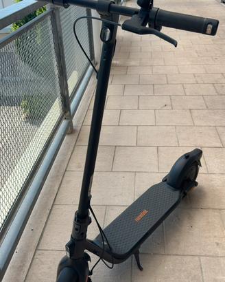 Monopattino elettrico Segway Ninebot f2