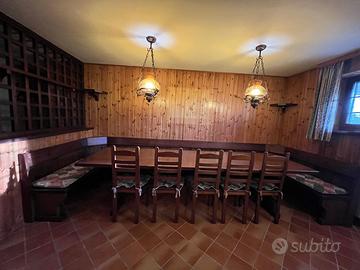 Tavolo e panca da taverna per 12 in legno massello