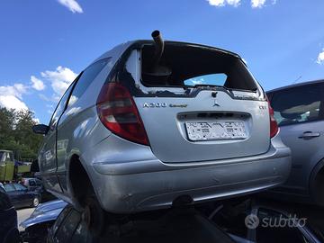 Auto per pezzi di ricambio