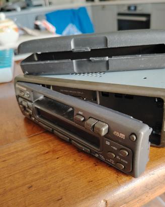 Autoradio Pioneer con frontalino estraibile