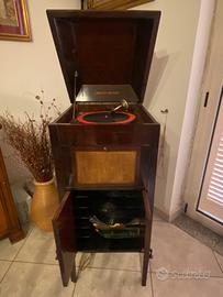 Antico grammofono di inizio 900