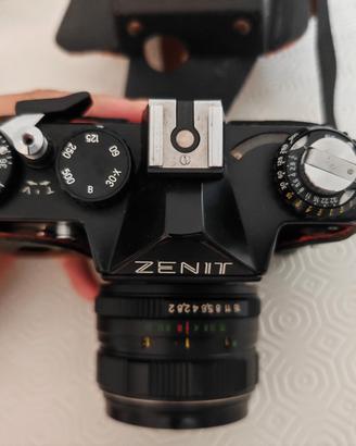 ZENIT 11 – Reflex analogica + Helios 44M-4
