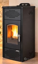 Stufa a pellet idro Laminox Carlotta Plus 24 kW