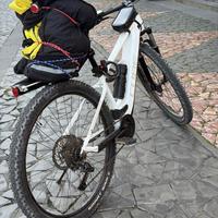 Bicicletta elettrica Cube Reaction